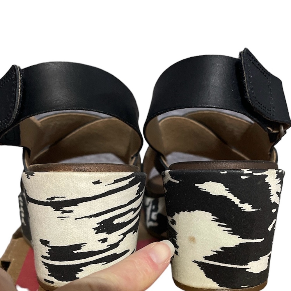 Clarks Collection Leather Heeled Wedge Sandal Valarie James SZ 6.5 Medium - Picture 8 of 8